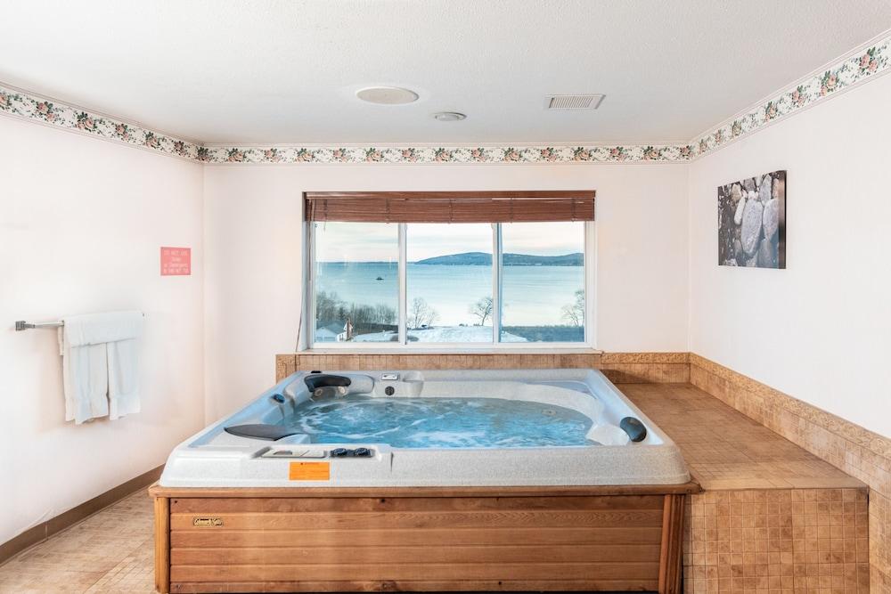 Fireside Inn, Ocean's Edge 3*