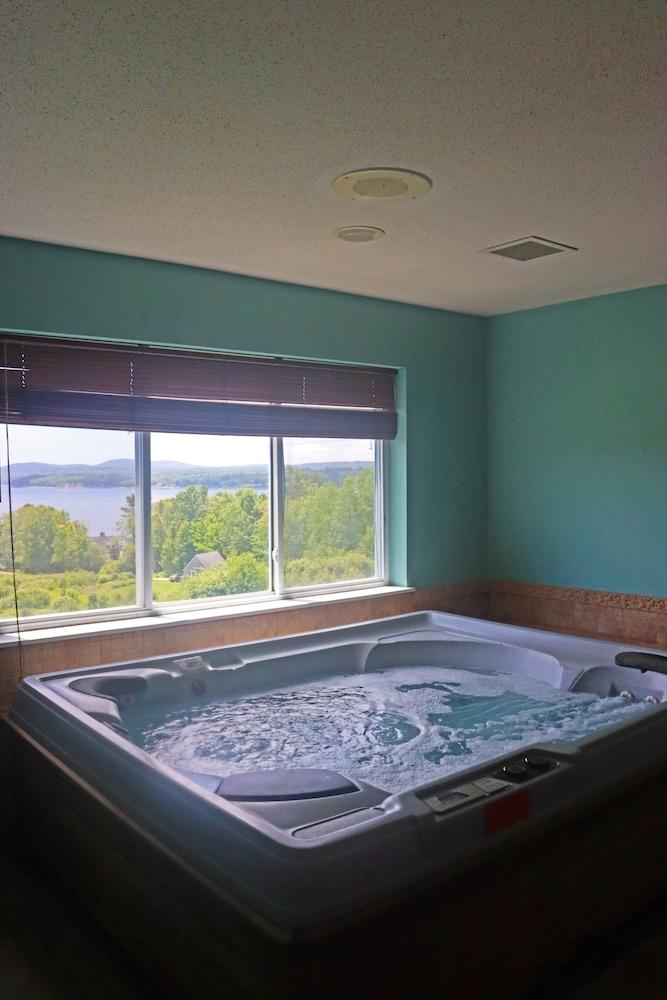 Hotel Fireside Inn, Ocean's Edge Belfast